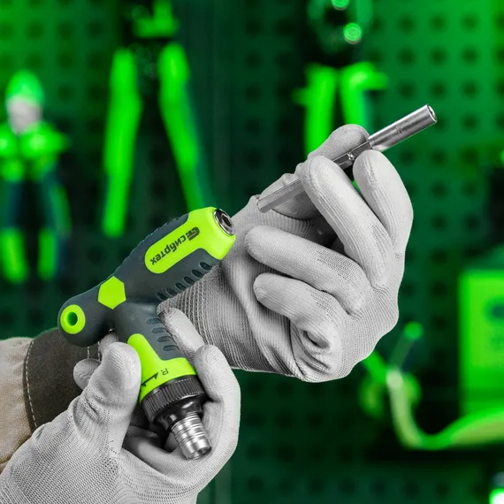 Отвертка Т-образная реверсивная с набором бит, торцевых головок, 33 предмета, CrV Сибртех