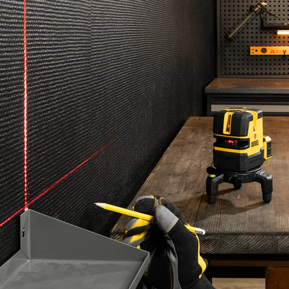 Лазерный уровень LX 05 Red, 20 м, 635 нм, аккумулятор Li 5200 mAh, резьба 5/8" Denzel