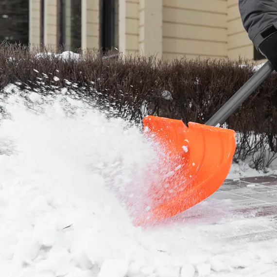 Лопата для уборки снега пластиковая, 490х370х1350 мм, стальной черенок, усиленная Сибртех