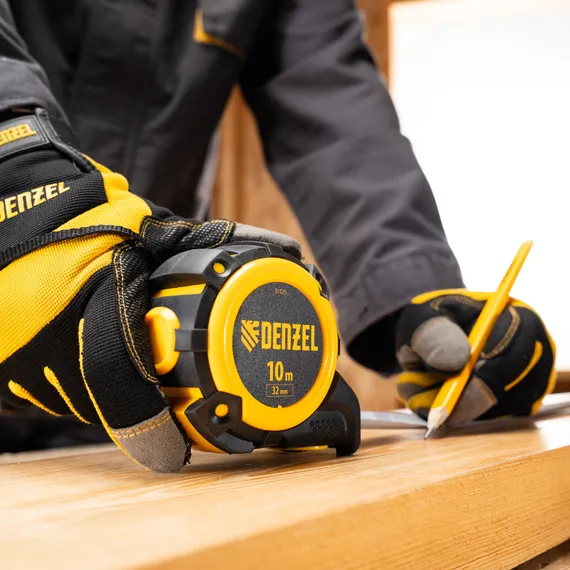 Рулетка 10м х 32мм, автоматич. фиксац., нейлон. покрытие, магнит. зацеп, двухстор. разметка Denzel