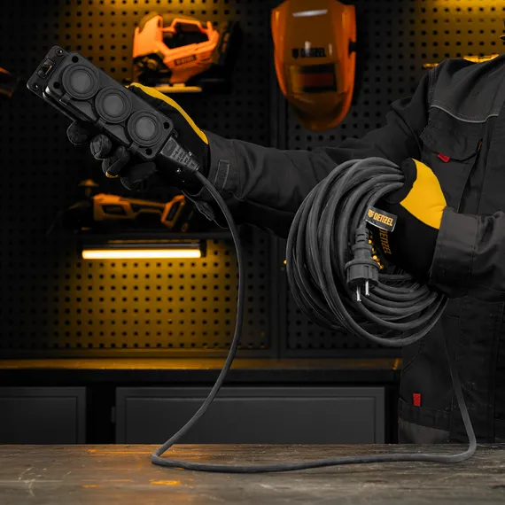 Удлинитель-шнур силовой Top Series, КГТТ, 20м, 3 розетки, 3 x 2,5 мм Denzel