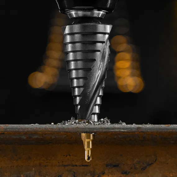 Сверло ступенчатое, 4-6-8-10-12-14-16-18-20-22-24-26-28-30-32 мм, Р6М5, 6-гр. хвостовик Denzel