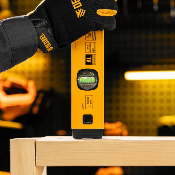 Уровень алюминиевый, магнит., фрезерованный, 3 глазка (1 зеркал.) 0,5 мм/м, 400 мм Denzel