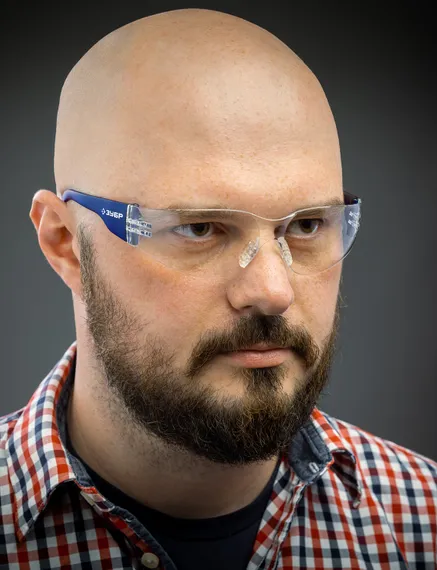 ЗУБР БАРЬЕР, открытого типа, прозрачные, облегчённые, стекло устойчивое к царапинам и запотеванию, защитные очки, Профессионал (110487)