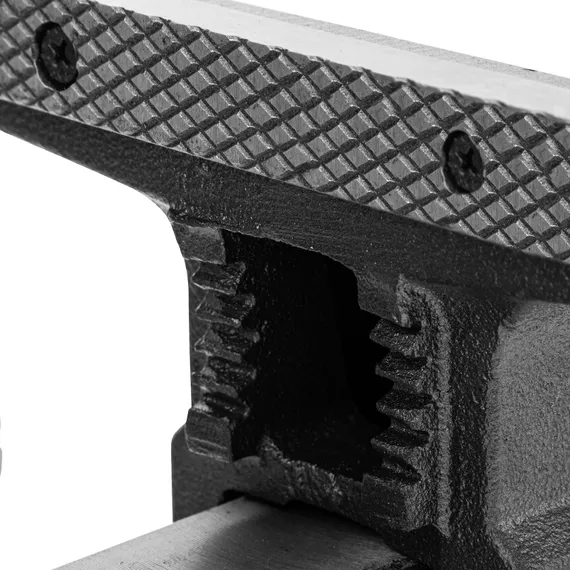 Тиски слесарные BVH-150, 150 мм, поворотные, стальная направляющая, с наковальней //Denzel