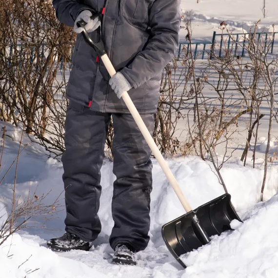Лопата для уборки снега пластиковая, 470х350х1410 мм, деревянный черенок, Сибртех