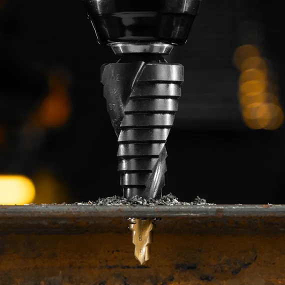 Сверло ступенчатое, 6-8-10-12-14-16-18-20-22-24-26-28-30мм, Р6М5, 6-гр. хвостовик Denzel