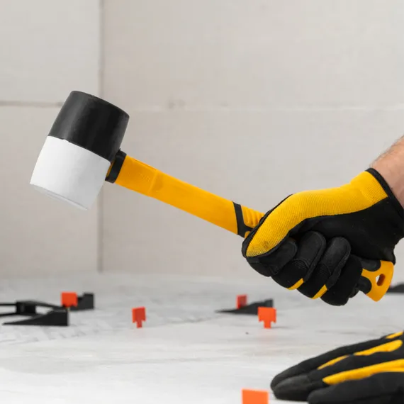 Киянка резиновая, 450 г, черно-белая, фибергласовая рукоятка c TPR покрытием Denzel