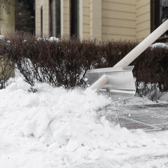 Лопата для уборки снега тротуарная, алюминиевая,500х400х1420мм, деревянный черенок, Сибртех