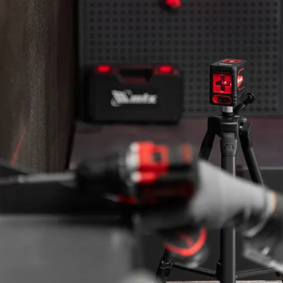 Лазерный уровень QBC RED Pro SET, 10 м, красный луч, батарейки, штатив MTX