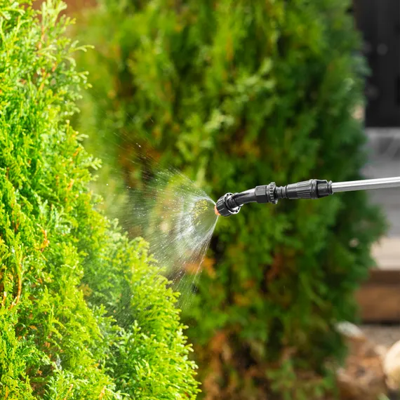 Опрыскиватель ранцевый аккумуляторный D-12LA, 12 л, 12 В, 8 Ач Denzel