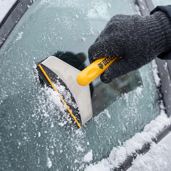 Скребок для удаления льда с водосгоном, усиленный, удлиненный Denzel