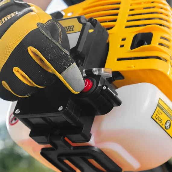 Триммер бензиновый DT-43E, 43 см3, неразъемная штанга, электростартер, состоит из 2 частей Denzel