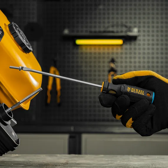 Отвертка SL4х100 мм, CrV, трехкомпонентная рукоятка Denzel