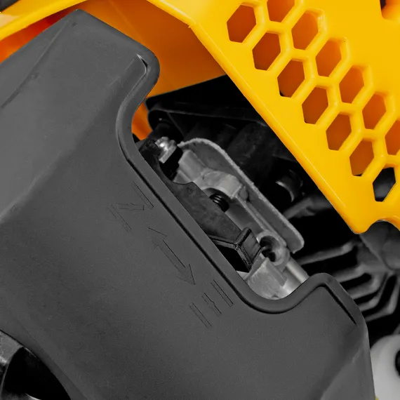 Триммер бензиновый DGT 520S, 52 см3, 3 л. с, разъемная штанга, состоит из 2 частей Denzel