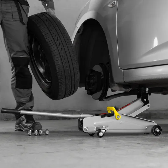 Домкрат гидравлический подкатной, 2 т, h подъема 135-385 мм, в пласт. кейсе Matrix