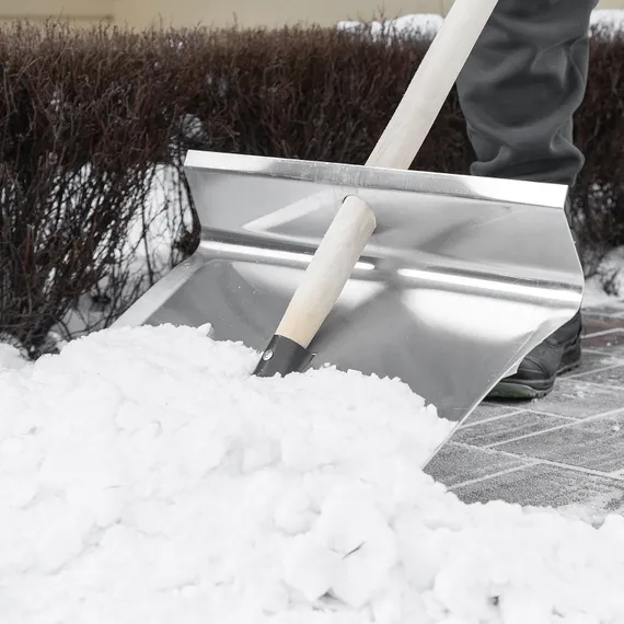 Лопата для уборки снега тротуарная, алюминиевая,500х400х1420мм, деревянный черенок, Сибртех