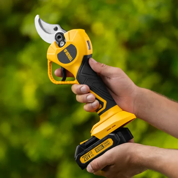 Секатор аккумуляторный, бесщет., CP-40BL, Li-Ion, 20 В, лезвия SK5 Denzel