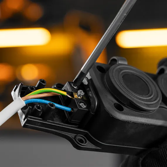 Шнур сетевой Energy Series, ПВС, 1,5 м, 3 x 1,5 мм, с неразборной вилкой, белый, Denzel