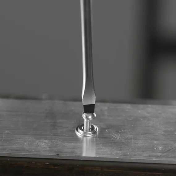 Отвертка, SL4х100 мм, S2, 3к рукоятка Denzel