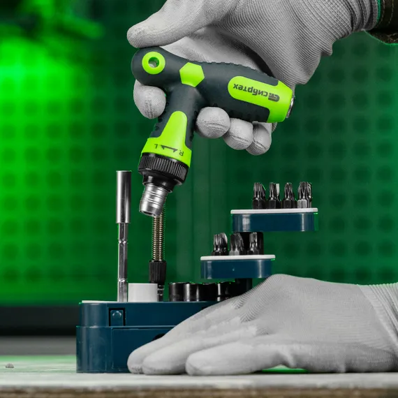 Отвертка Т-образная реверсивная с набором бит, торцевых головок, 33 предмета, CrV Сибртех