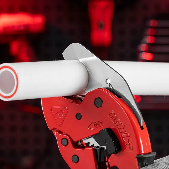 Ножницы для резки изделий из ПВХ, D до 42 мм, обрезиненная опорная рукоятка, порошковое покрытие рукояток Matrix