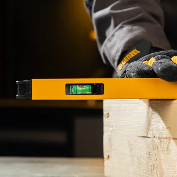 Уровень алюминиевый, магнит., фрезерованный, 3 глазка (1 зеркал.) 0,5 мм/м, 400 мм Denzel