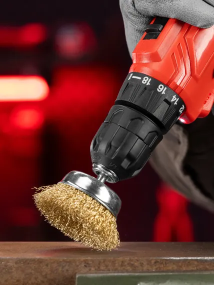 Щетка для дрели, 65 мм, "чашка" со шпилькой, латунированная витая проволока Matrix