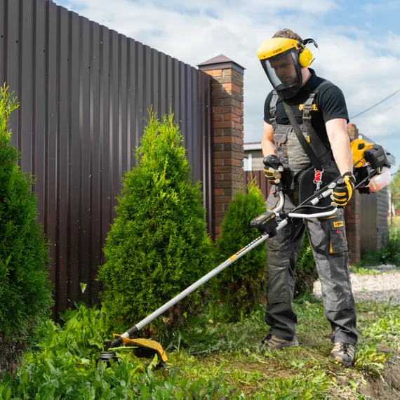 Триммер бензиновый DT-43E, 43 см3, неразъемная штанга, электростартер, состоит из 2 частей Denzel