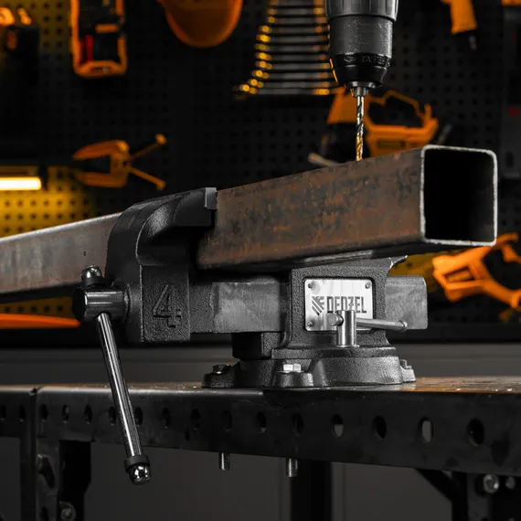 Тиски слесарные BVH-100, 100 мм, поворотные, стальная направляющая, с наковальней //Denzel