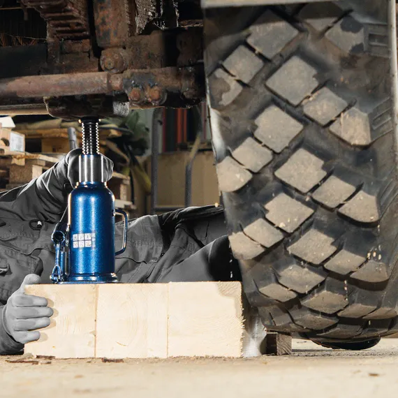 Домкрат гидравлический бутылочный, 16 т, h подъема 227-457 мм Stels