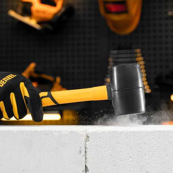 Киянка резиновая, 450 г, черная, фибергласовая рукоятка c TPR покрытием Denzel