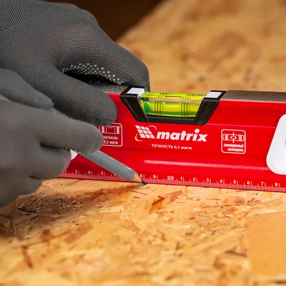 Уровень алюминиевый, магнит, фрезерованный, 3 глазка (1 зеркальный) 400 мм Matrix