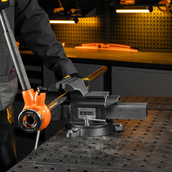 Тиски слесарные BVH-150, 150 мм, поворотные, стальная направляющая, с наковальней //Denzel