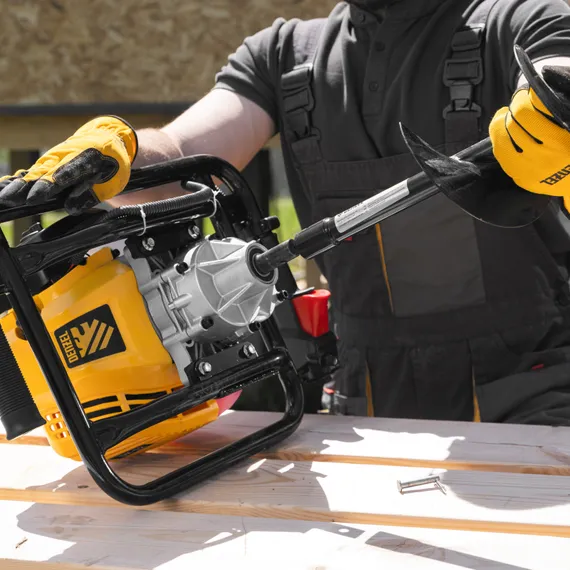 Мотобур DX-52, объем двигателя 52 см3, соединение 20 мм, без шнека Denzel