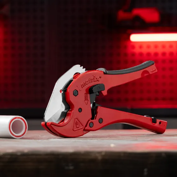 Ножницы для резки изделий из ПВХ, D до 42 мм, обрезиненная опорная рукоятка, порошковое покрытие рукояток Matrix