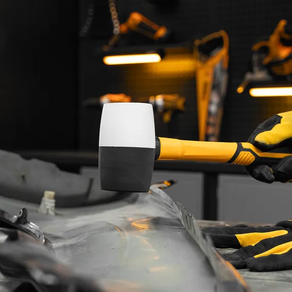 Киянка резиновая, 680 г, черно-белая, фибергласовая рукоятка c TPR покрытием Denzel