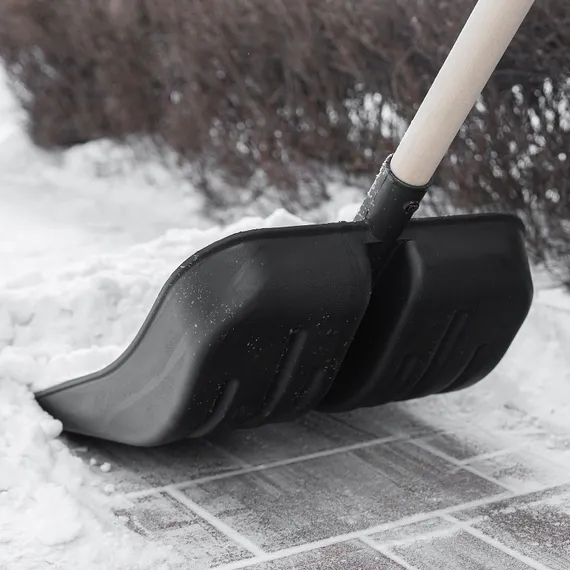 Лопата для уборки снега пластиковая, 360 х 405 х 1550 мм, деревянный черенок в/с, Сибртех
