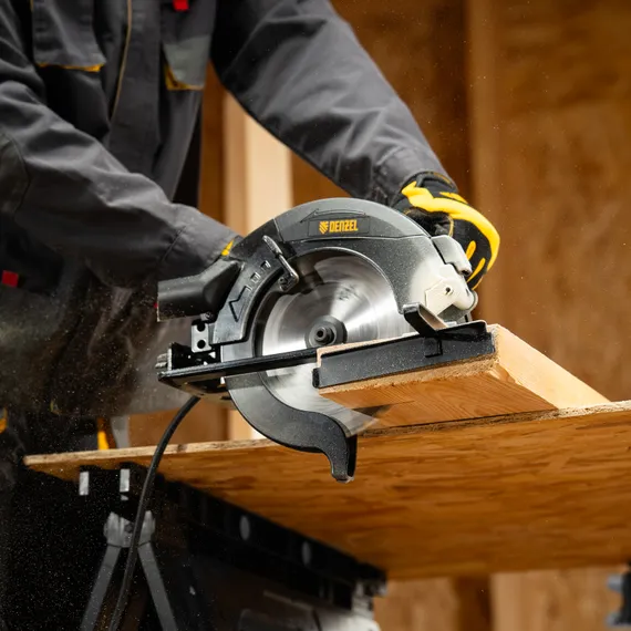 Пила циркулярная CSD-210, 1800 Вт, 210 мм Denzel