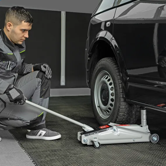 Домкрат гидравлический подкатной, 3 т, h подъема 150-530 мм Matrix