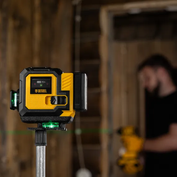 Лазерный уровень мультипризменный DLV-360-3C, 30 м, зеленый луч, Li-Ion 2,4 Aч, кейс// Denzel