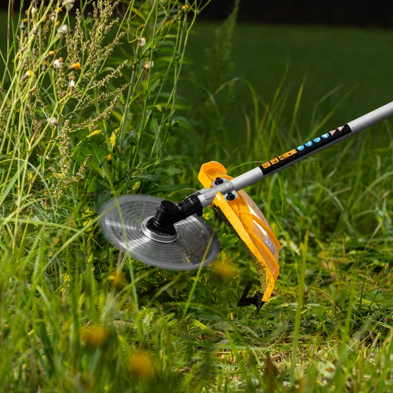 Триммер бензиновый DTL-52S, 52 см3, разъемная штанга, состоит из 2 частей Denzel