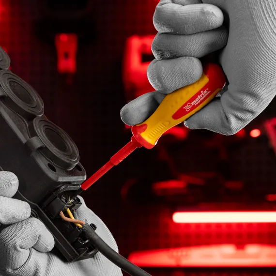 Отвертка Insulated, PH0 x 75 мм, CrMo, до 1000 В, двухкомпонентная рукоятка Matrix Professional