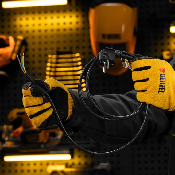 Шнур сетевой Energy Series, ПВС, 1,5 м, 3 x 1,5 мм, с неразборной вилкой, черный, Denzel