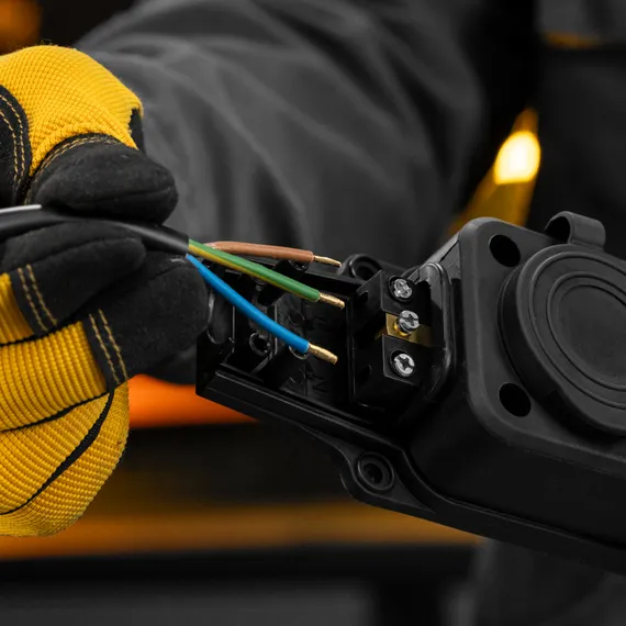 Шнур сетевой Energy Series, ПВС, 1,5 м, 3 x 1,5 мм, с неразборной вилкой, черный, Denzel