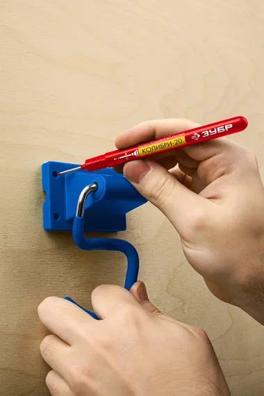 ЗУБР Колибри-20 красный, наконечник L 20 мм, ᴓ 2 мм, перманентный маркер для отверстийл (06328-3)