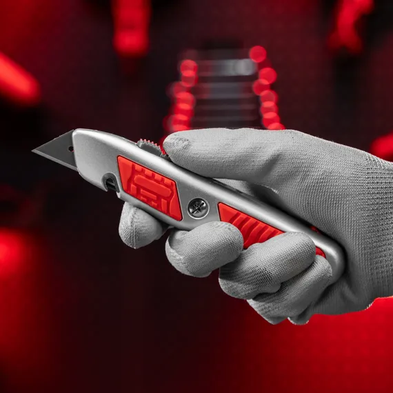 Нож, 19 мм, выдвижное трапециевидное лезвие, отделение для лезвий, метал. корпус Matrix