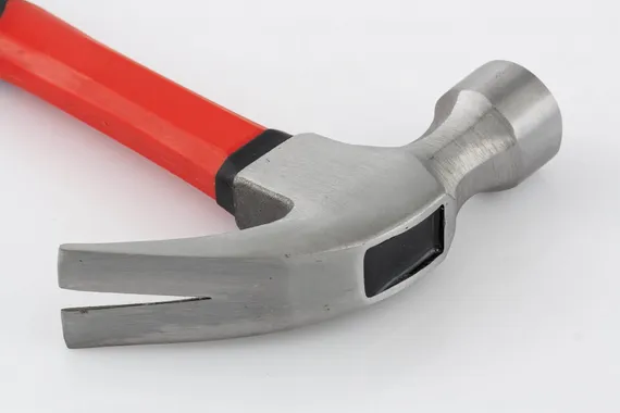 Молоток-гвоздодер, 560 г, боек 32 мм, фибергласовая обрезиненная рукоятка Matrix