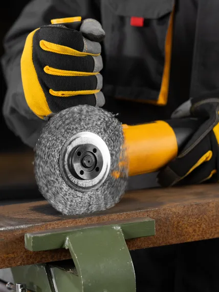 Щетка для УШМ, 125 мм, "Плоская", витая нержавеющая проволока 0.3 мм, посадка 22.2 мм Denzel