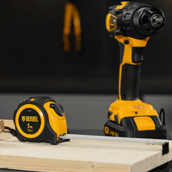 Рулетка 5м х 25мм, обрезиненный корпус, автоматическая фиксация Denzel